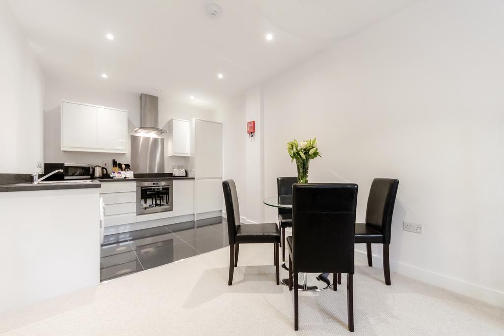 סאטון Roomspace Serviced Apartments - Nouvelle House מראה חיצוני תמונה